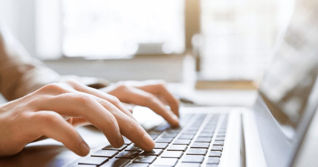 仕事をしているwebライター